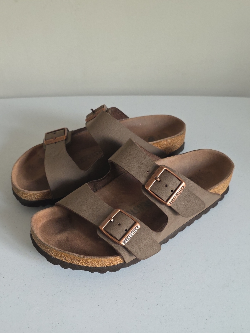 BIRKENSTOCK | Brown Arizona Two-Strap Sandals Rose Gold Buckles Sz 36 - Picture 2 of 7